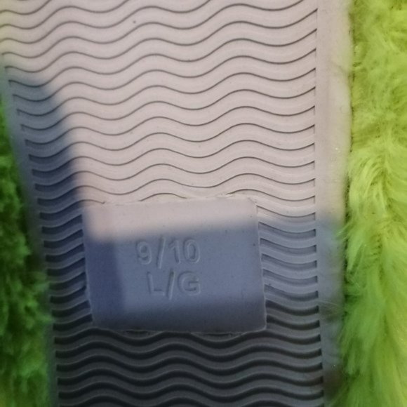 Neon house slippers - Picture 3 of 4